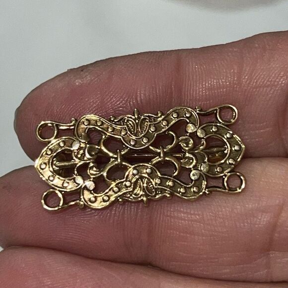 Vintage Gold Tone Small Scrollwork Brooch - Picture 1 of 5